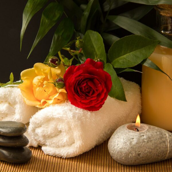 Holistická aromamasáž Holistická aromasáž Zuzana Grigarová
